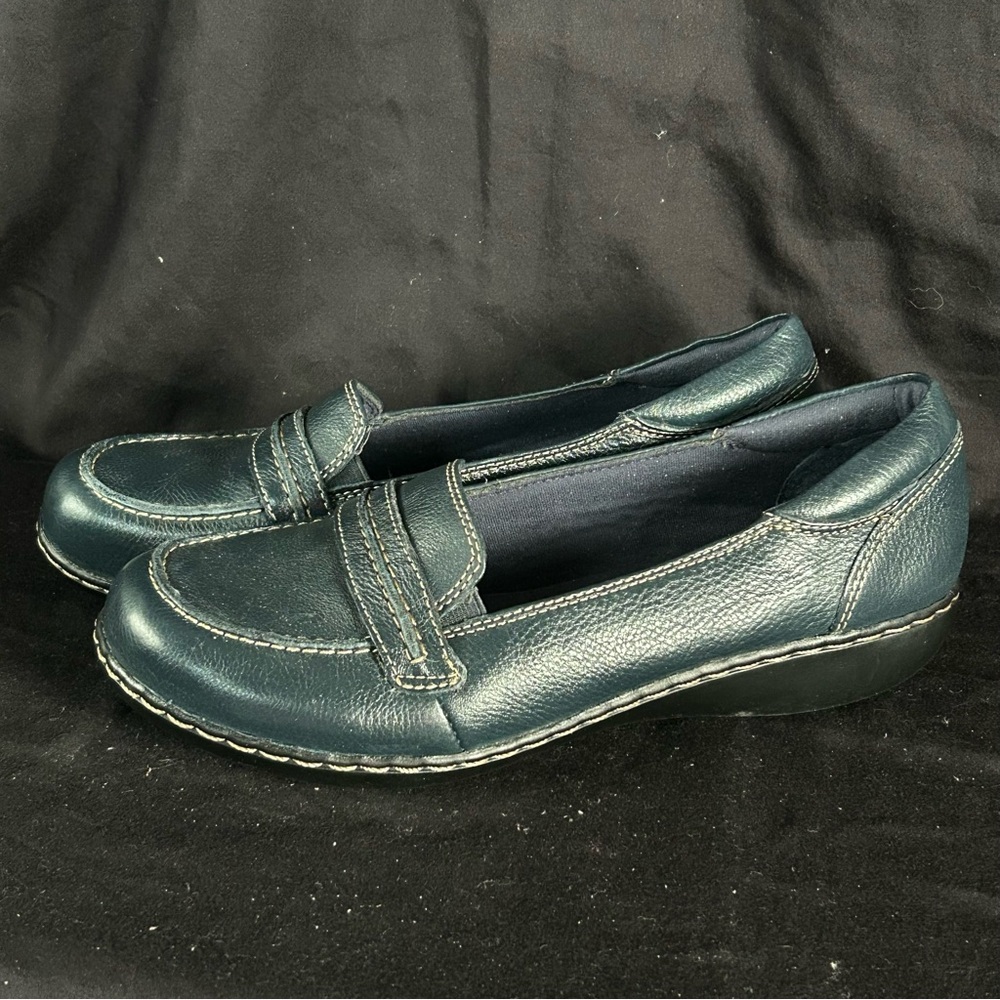 Clarks Bendable Leather Slip On Loafers - Picture 2 of 5